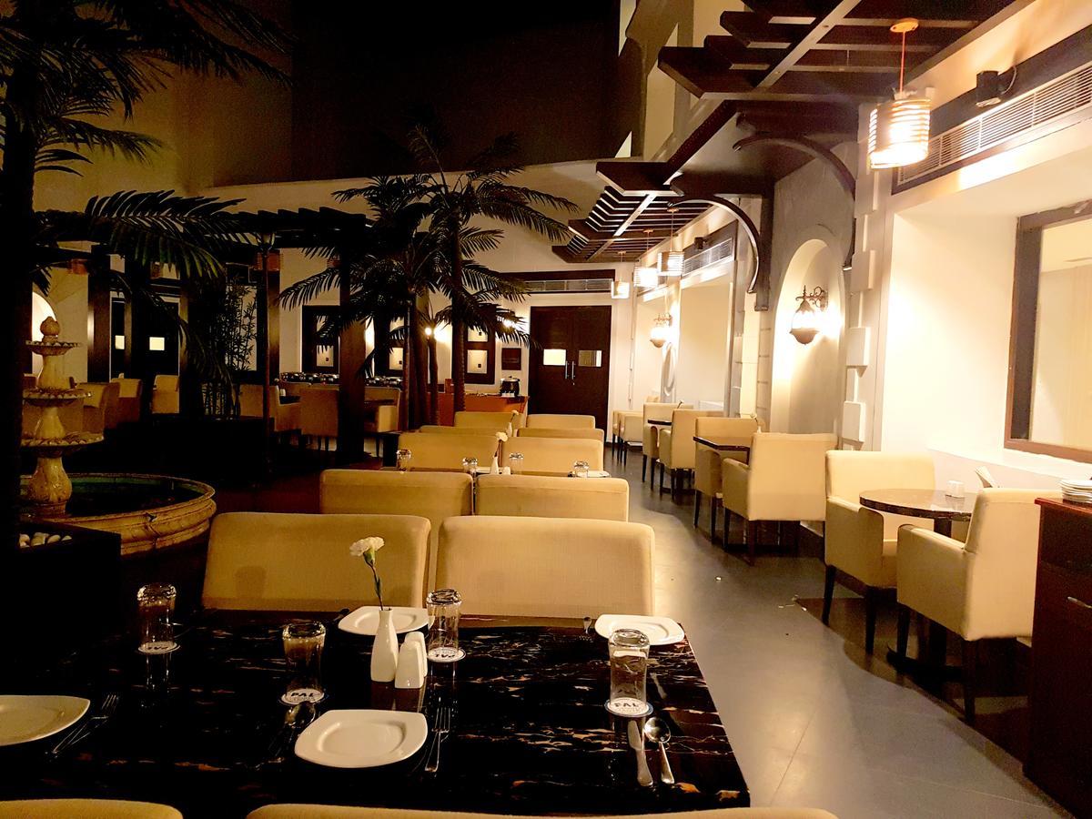 Hotel Pal Heights Mantra Bhubaneswar Exterior foto