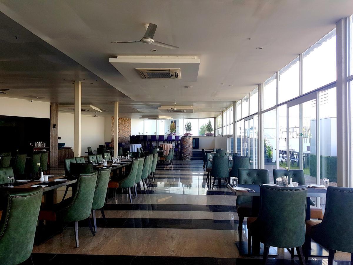 Hotel Pal Heights Mantra Bhubaneswar Exterior foto
